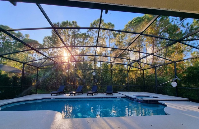 LUXURIOUS 6 BEDROOM VILLA, PRIVATE POOL, NEAR ALL CENTRAL FLORIDA ATTRACTIONS