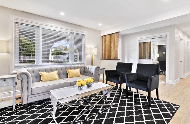Luxurious and Cheerful House in Monopoly Subdivision