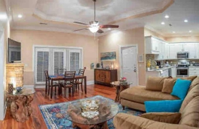 Luxurious and Upscale 2 Bedroom Home Apartment with Huge Office