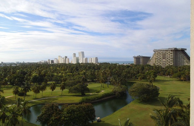 Luxurious apartment on golf course at the ocean in Acapulco