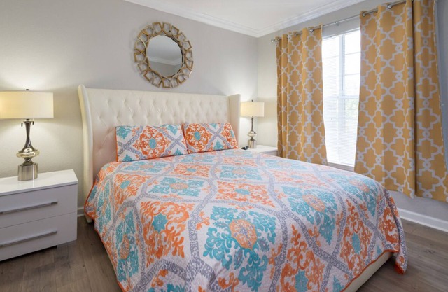 Luxurious Award Winning Newly Renovated 2+2 Condo Near Disney and Universal