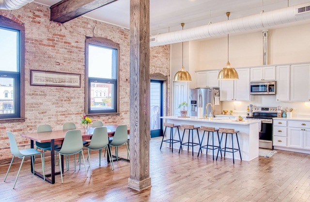 Luxurious Downtown Owosso Loft