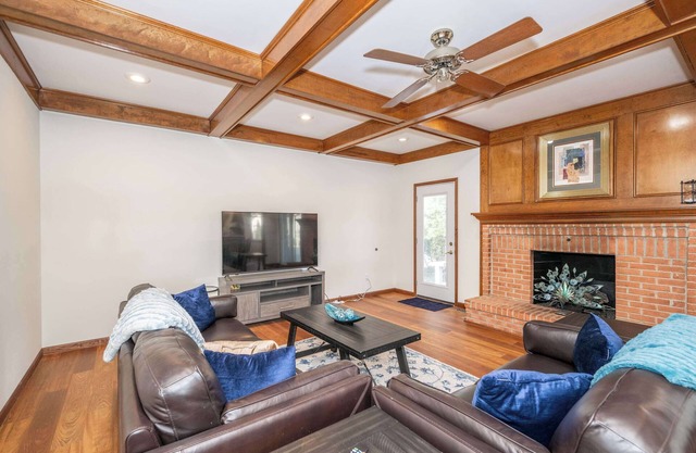 Luxurious Dream Home – For 10!