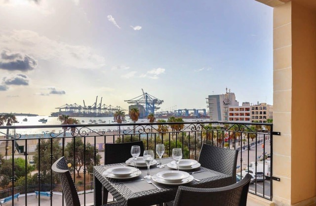 Luxurious Duplex Seafront Apt with Amazing Views