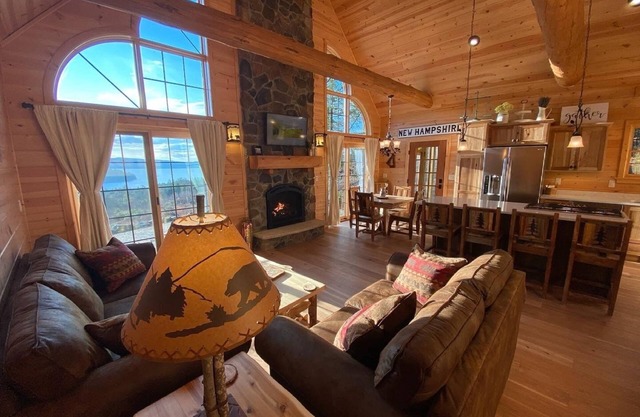 Luxurious Eagle Ridge Log Home Newfound Lake