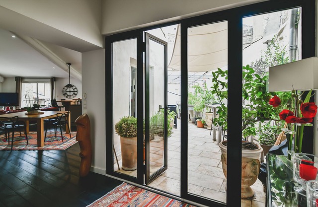 Luxurious apartment in the heart of the old town of Isle sur la Sorgue