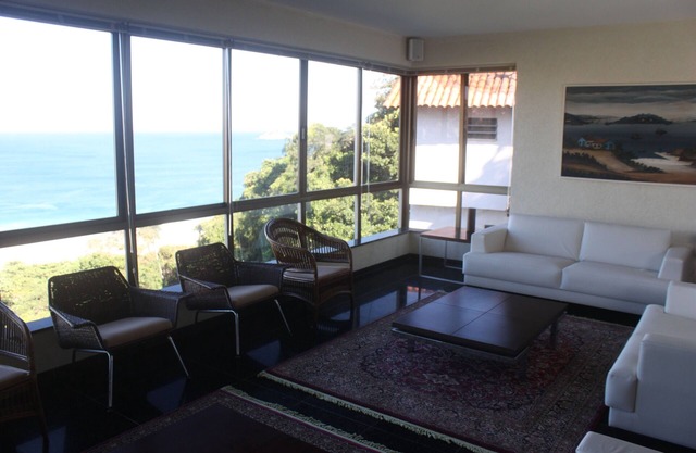 Luxurious Mansion in São Conrado with Pool, Terrace and Ocean View.