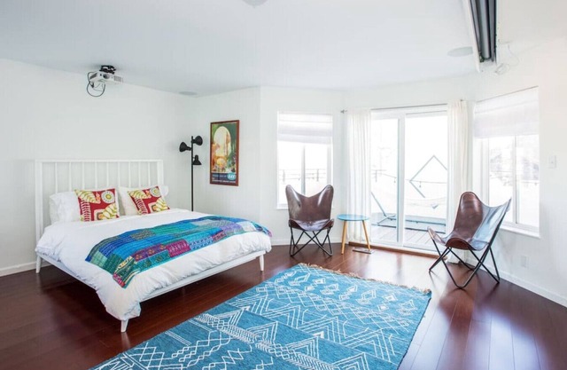 Luxurious Master Suite-Private deck, stunning view