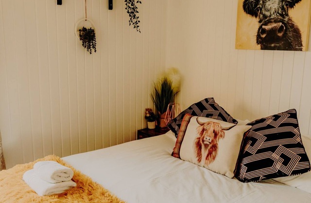 Luxurious mountain retreat lodge Hunters Quay
