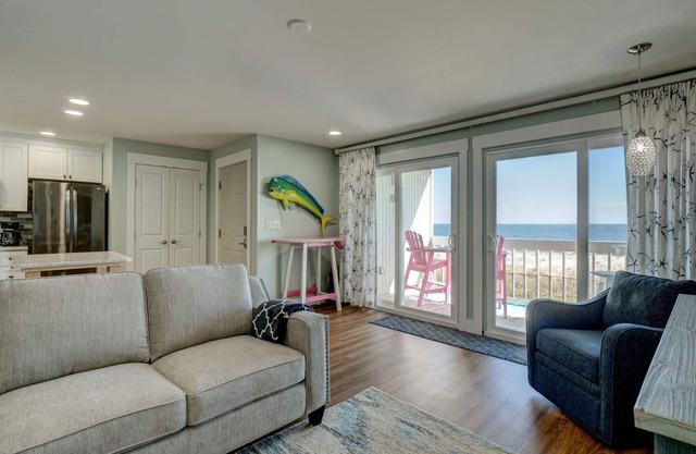 Luxurious Oceanfront Condo-Pool-Keyless Checkin-Complete Renovation RR Host