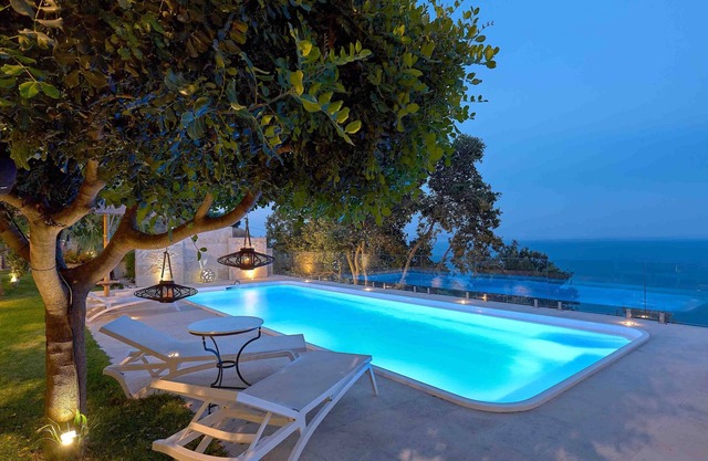 Luxurious sea view Villa Vollard with private poll & jacuzzi near Heraklion