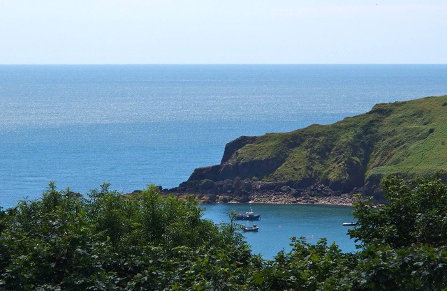 Luxurious seaside house with spectacular sea views, 3 minute walk to sandy beach