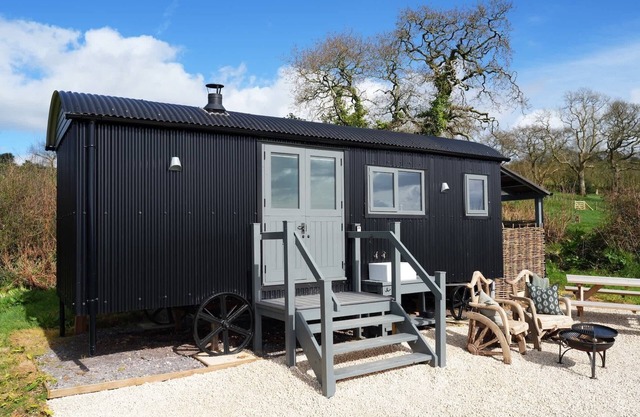 Luxurious Shepherds Huts, Outdoor Baths, Sea Views
