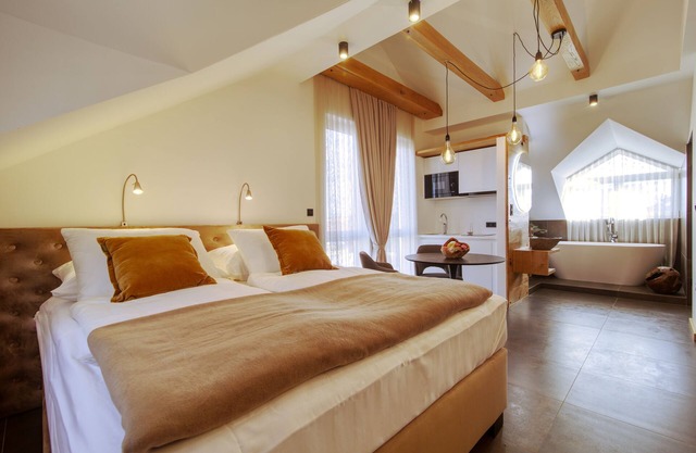 Luxurious Studio w/a Bathtub at Kavenija Apartment