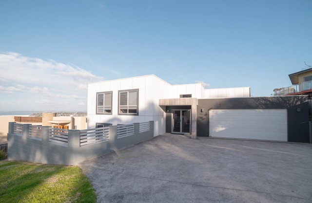 Luxurious Spectacular Holiday Living