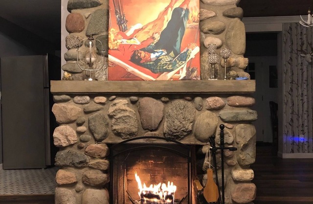 Luxurious Vacation Cottage - Minutes From Ski Resorts And Steps From The Lake!