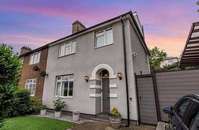 Luxurious yet cosy Family home