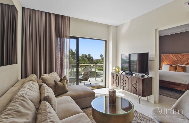 Luxury 1 bdrm boutique Condo in Gold Coast -Malmok