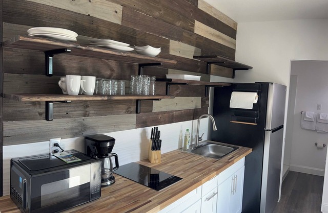 Luxury 1-bedroom Container Condo in brilliant Brazoria with AC, WiFi
