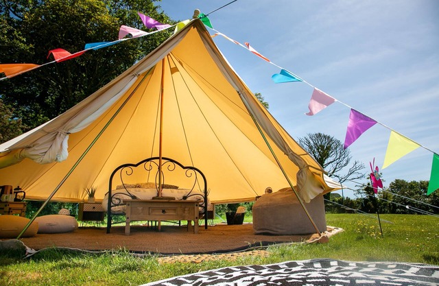 Luxury 2-4 Bell Tent in Private Field-Beach 10mins