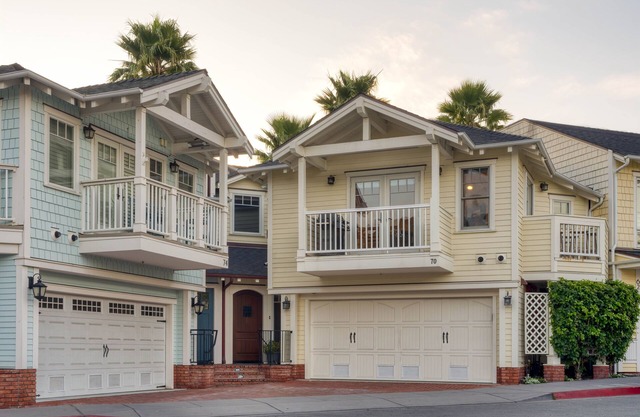 Luxury 2 Bedroom/2 Bath Condo - Steps To Beach & Town