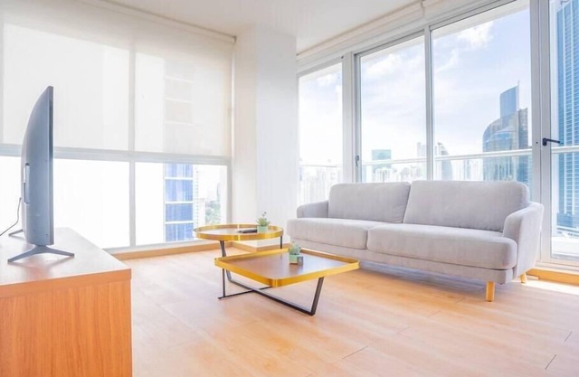 Luxury 2 Bedroom apt with free parking and balcony