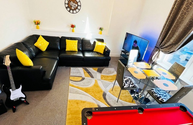 Luxury 2 Bedroom Entire Apartment - Self Check in/out – Perfect for 6 Guests