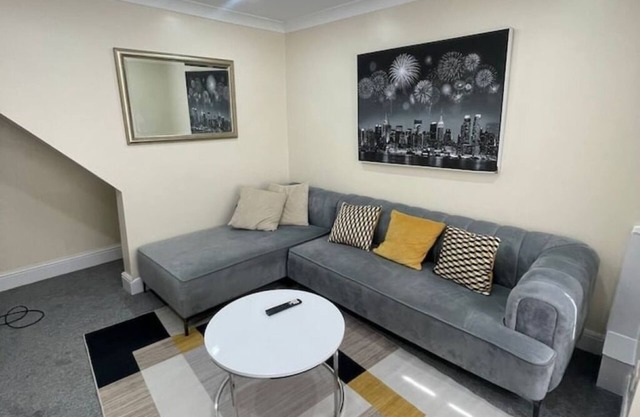 Luxury 2 bedroom house + pool table in Harborne
