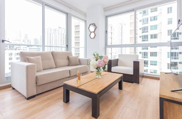 Luxury 2 BR apt free parking and balcony