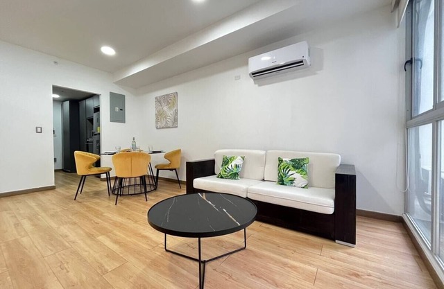 Luxury 2 BR apt with free parking