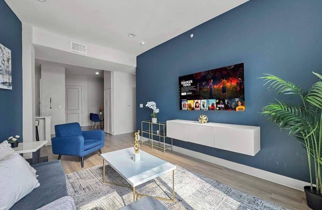 Luxury 2BD | Deep Ellum | Free Parking | Pool+Gym