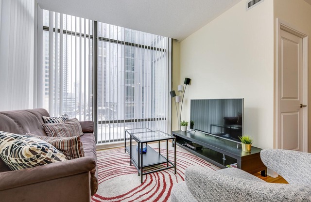 Luxury 2BR Condo in Yorkville with Parking!