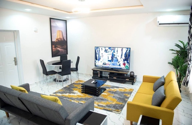 Luxury 3 Beds Apart - 24Hrs Elect/WIFI/Security
