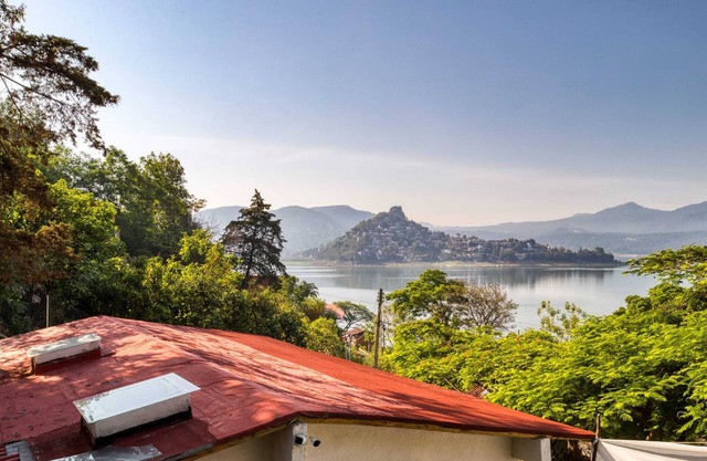 Luxury 3BR Cabin, Lakeview in Valle de Bravo