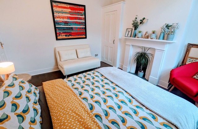 Luxury 4/5 bed 2 bath Victorian London home