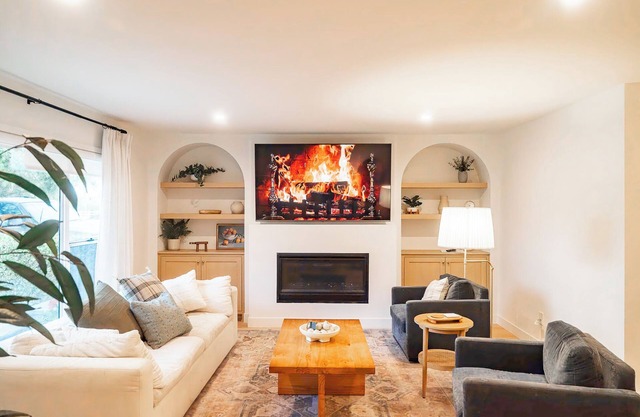 Luxury 4-bedroom house near Disney with Pool, Wifi & AC