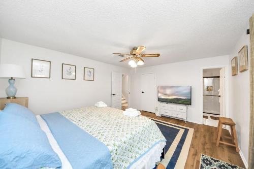 Luxury 4BR Katy Home Sleeps 10 with Game Room and Large Fenced Yard