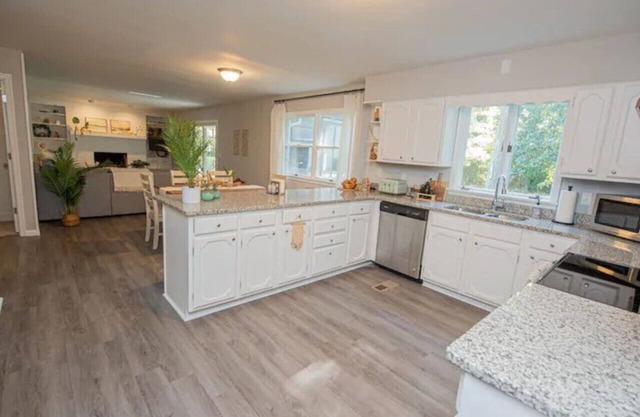 Luxury 4BR Retreat Haven