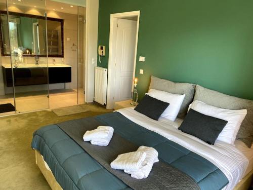 Luxury 4BR with 3 Bathrooms Apartment in Marousi