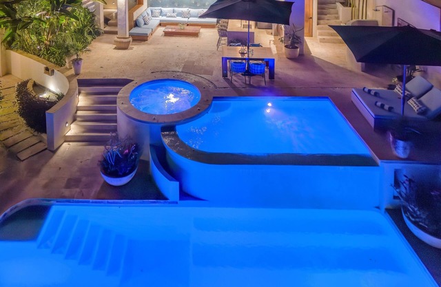Luxury 5-7BR Villa, Full Staff, Saltwater Pool!