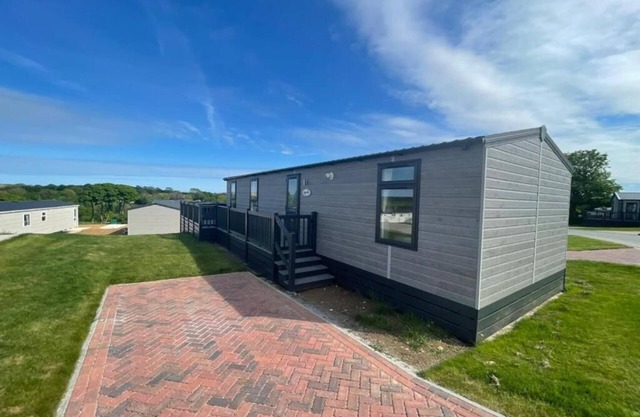 Luxury 6 Bed Lodge with Hot tub