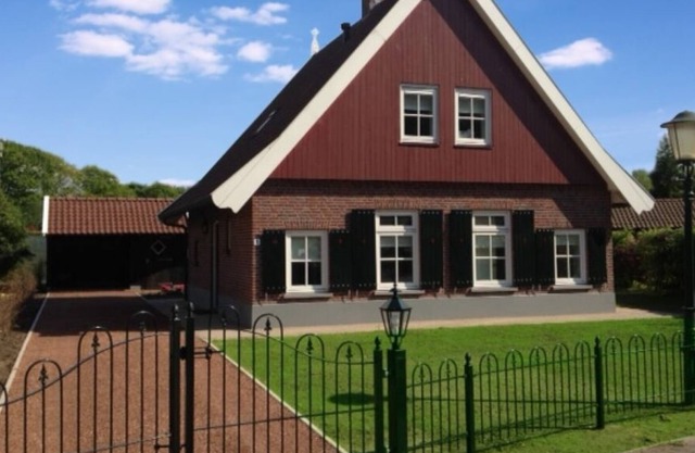 Luxury 6 person vacation home at Camping Sevink Molen