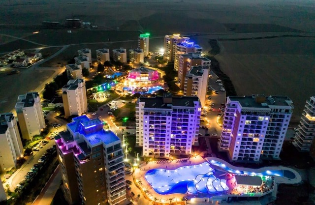 Luxury 8th floor apartment in 5* Resort with views to the sea and mountains