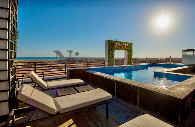 Luxury 95m Penthouse - Boutique Resort & Wifi