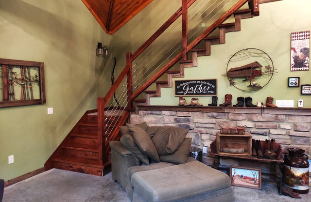 Luxury Amish Built Barn Home at Turkey Run