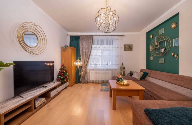 Luxury anad cozy apartment, close to the Old Town, ac, free parking + ev charger