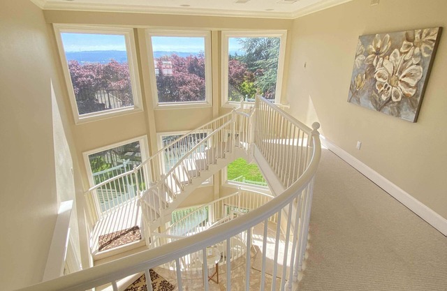 Luxury and Cozy Villa in the Vineyard (Pet Friendly!)
