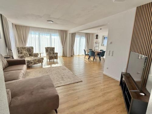 Luxury Apartment 4 bedrooms Self check in out