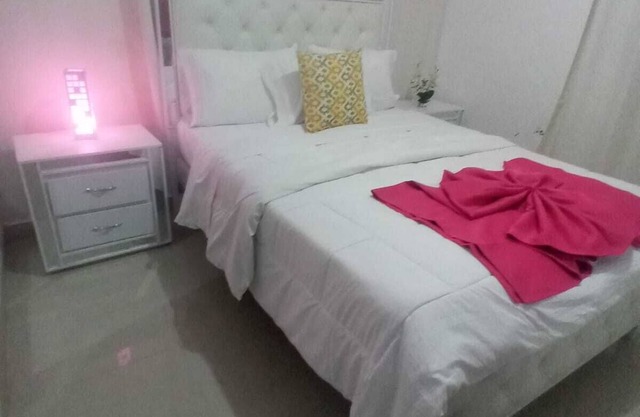 LUXURY APARTMENT WITH JACUZZI, 5MINUTES FROM THE BEACH