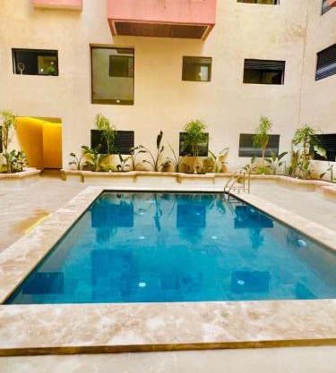 Luxury apartment 2 min Train Station 10 min Airport